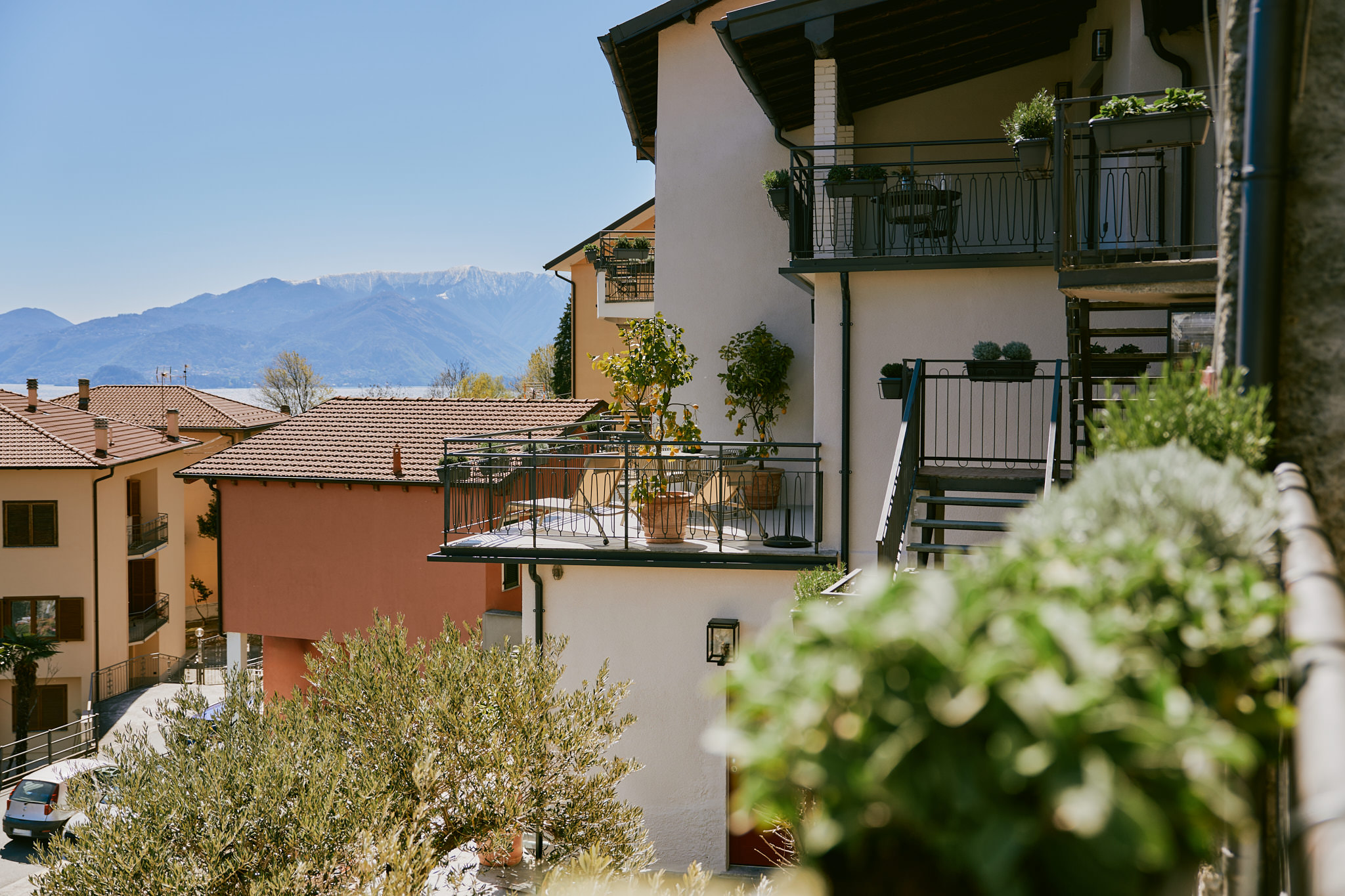 Balkone mit Bergpanorama