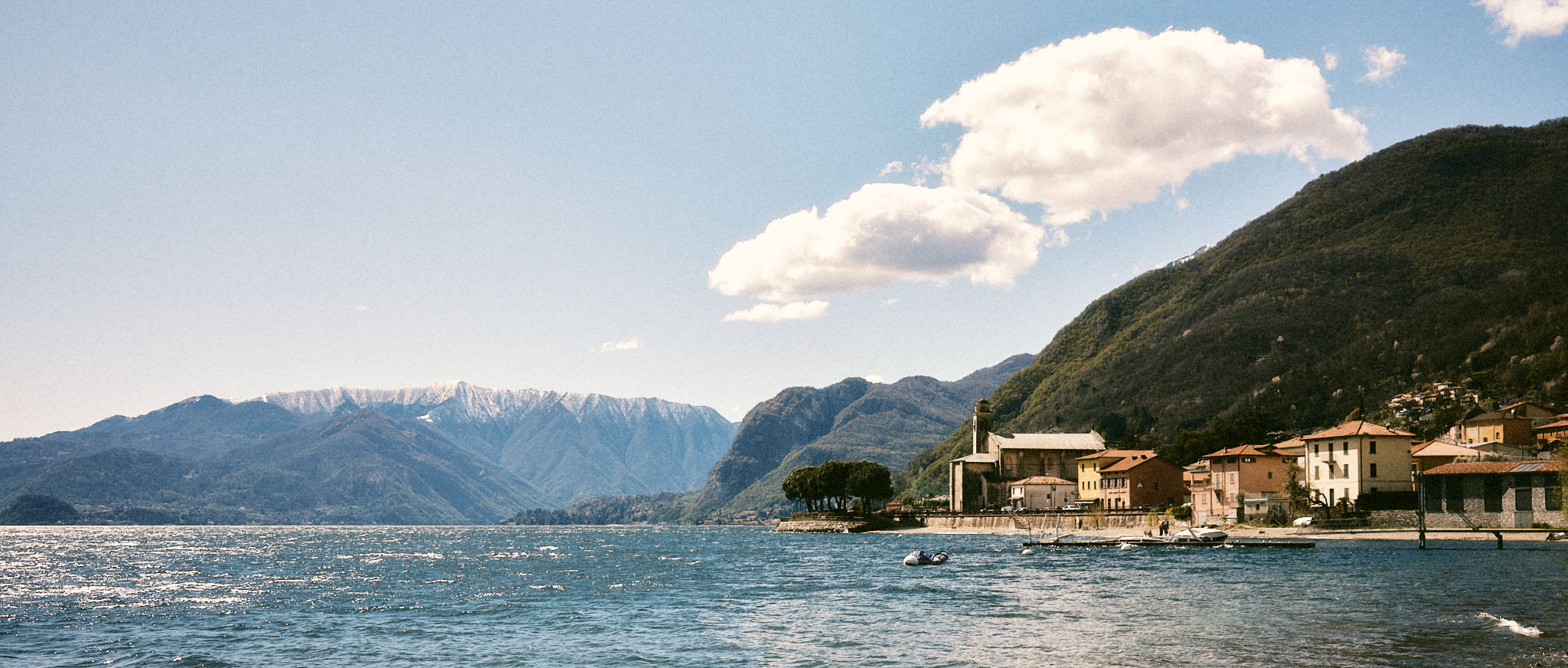 Panoramablick auf den Comer See